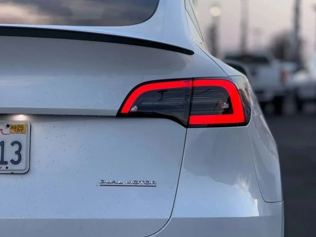 2021 Tesla Model Y Performance - Image 10 of 12