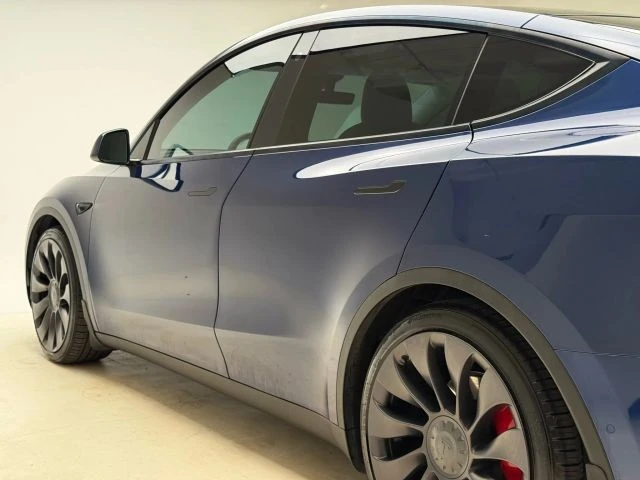 2021 Tesla Model Y Performance - Image 17 of 21