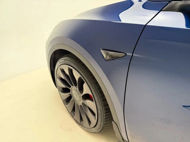 2021 Tesla Model Y Performance - Image 16 of 21