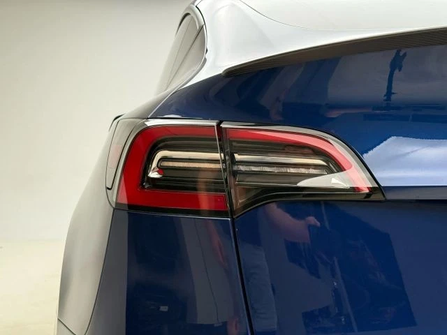 2021 Tesla Model Y Performance - Image 19 of 21