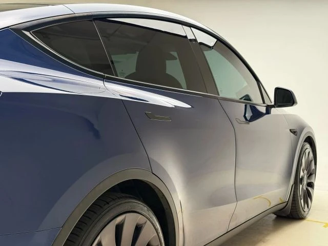 2021 Tesla Model Y Performance - Image 15 of 21