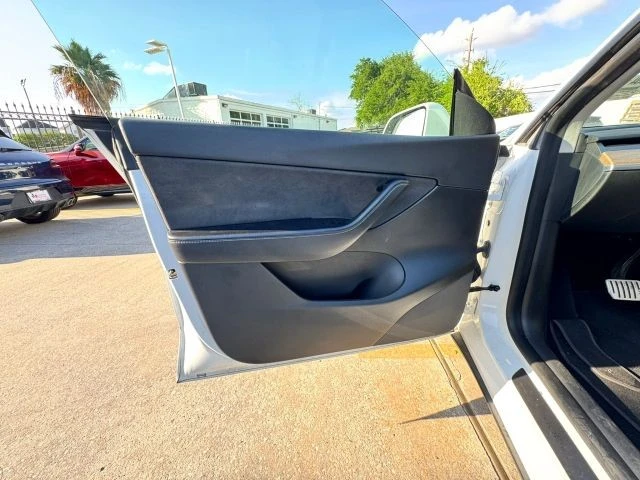 2021 Tesla Model Y Performance - Image 6 of 8