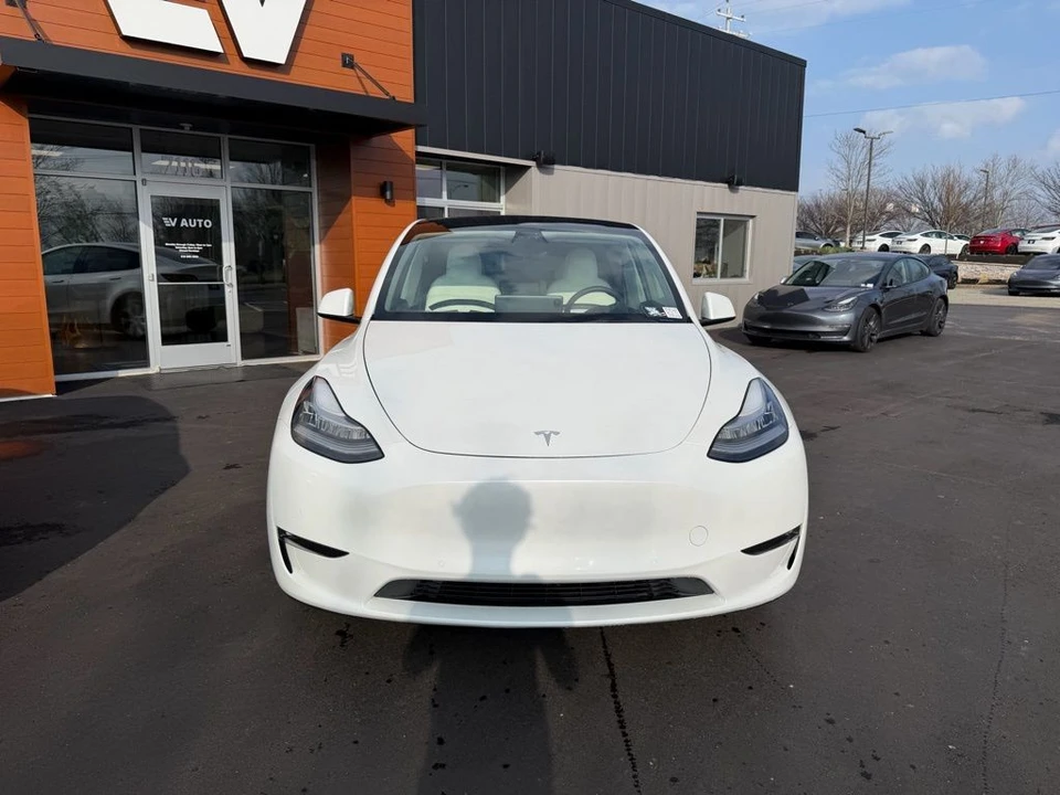 2021 Tesla Model Y - Image 2 of 17