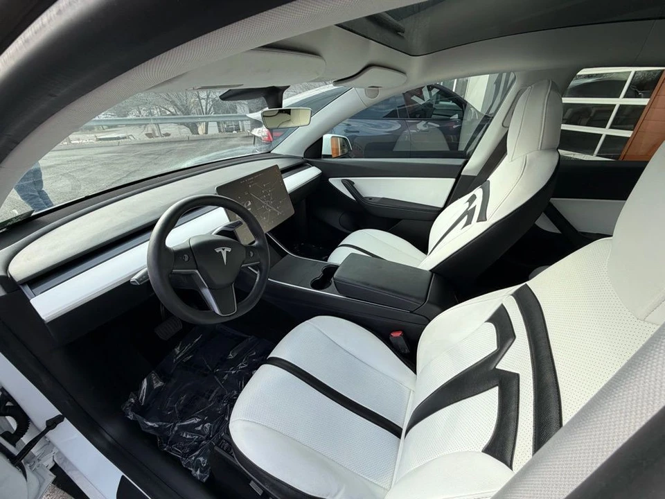 2021 Tesla Model Y - Image 9 of 17