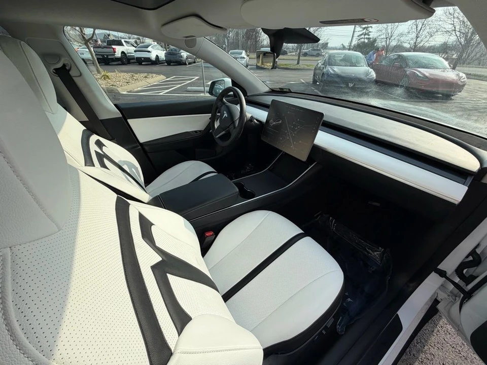 2021 Tesla Model Y - Image 15 of 17