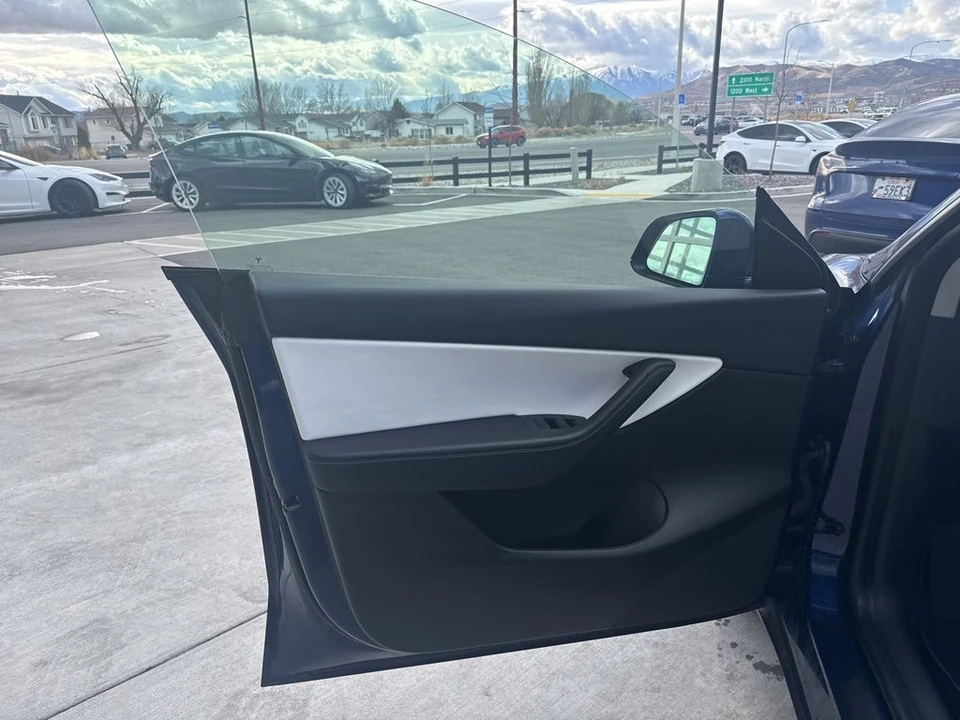 2021 Tesla Model Y - Image 11 of 21
