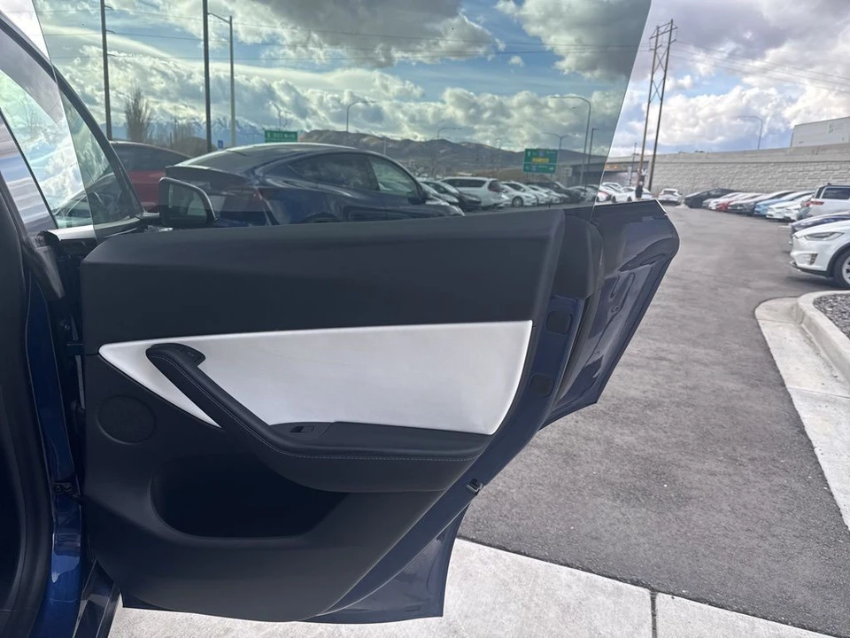2021 Tesla Model Y - Image 18 of 21