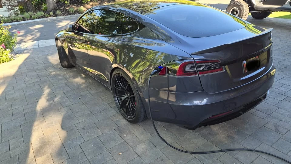 2021 Tesla Model S Plaid - Image 9 of 9