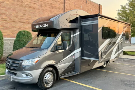 2021 Thor Motor Coach Tiburon 24TT