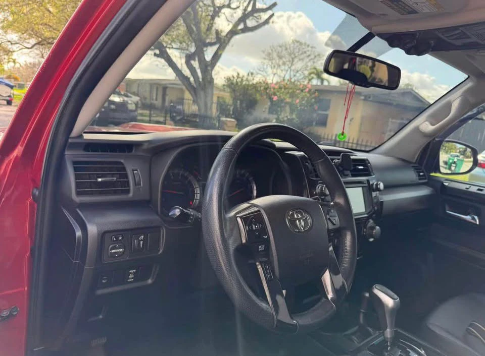 2021 Toyota 4Runner - Image 6 of 10