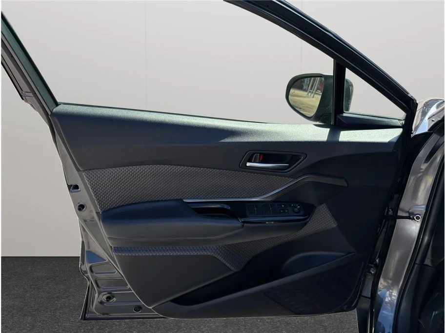 2021 Toyota C-HR - Image 18 of 21