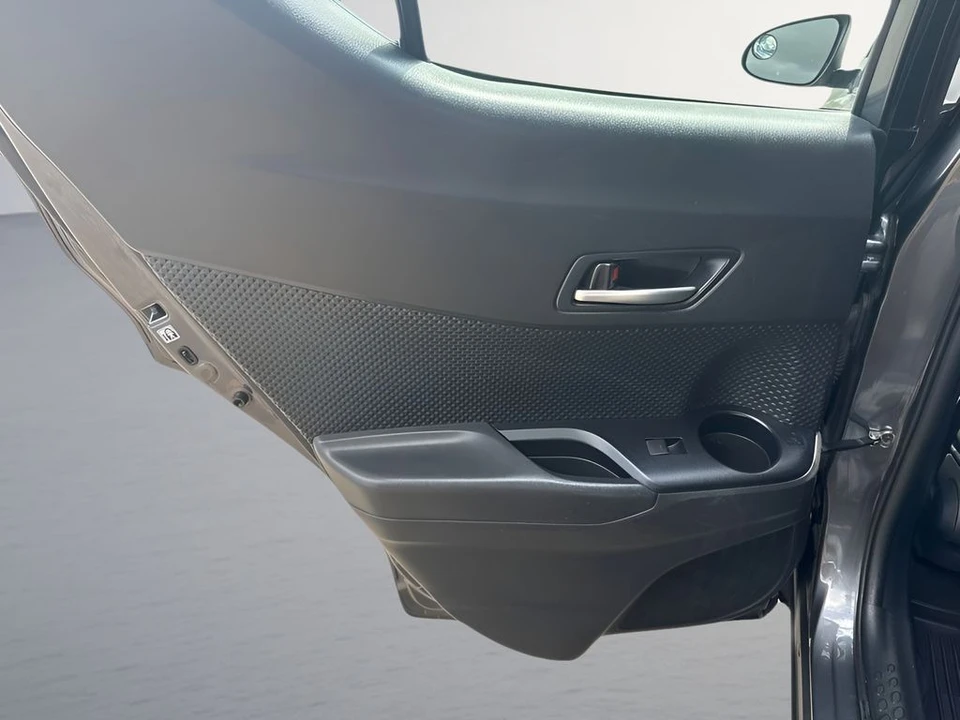 2021 Toyota C-HR - Image 24 of 31