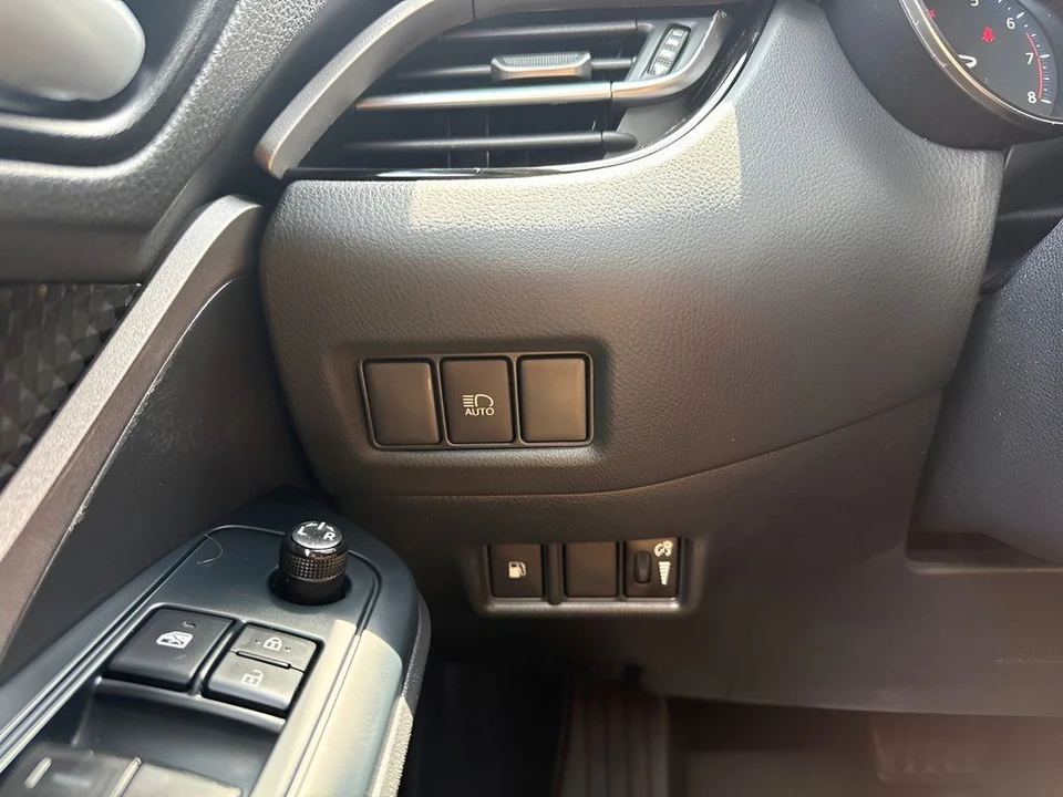 2021 Toyota C-HR - Image 19 of 31