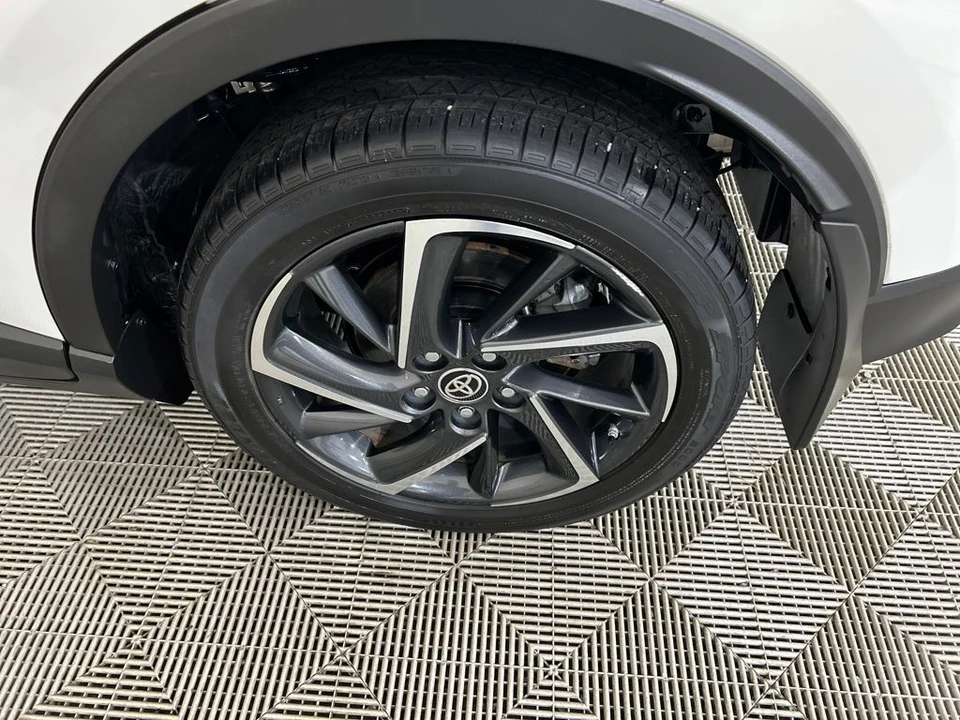 2021 Toyota C-HR - Image 9 of 12