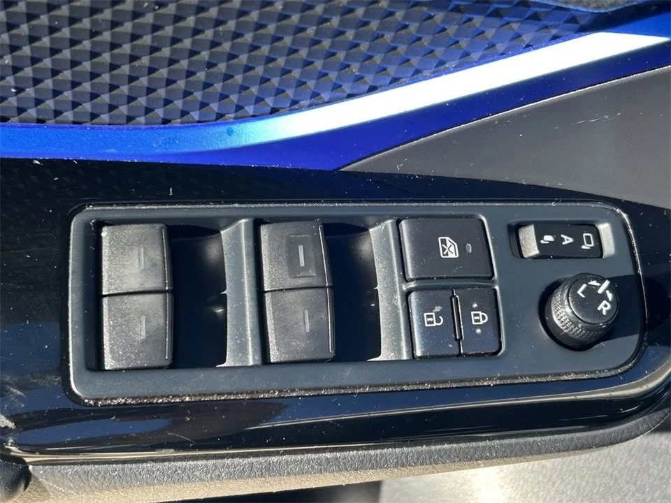 2021 Toyota C-HR - Image 16 of 19