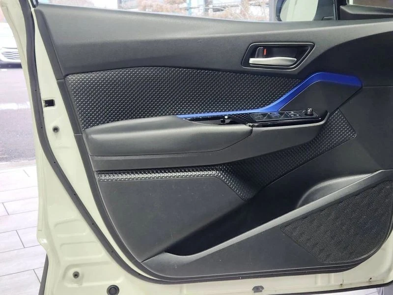 2021 Toyota C-HR - Image 10 of 12