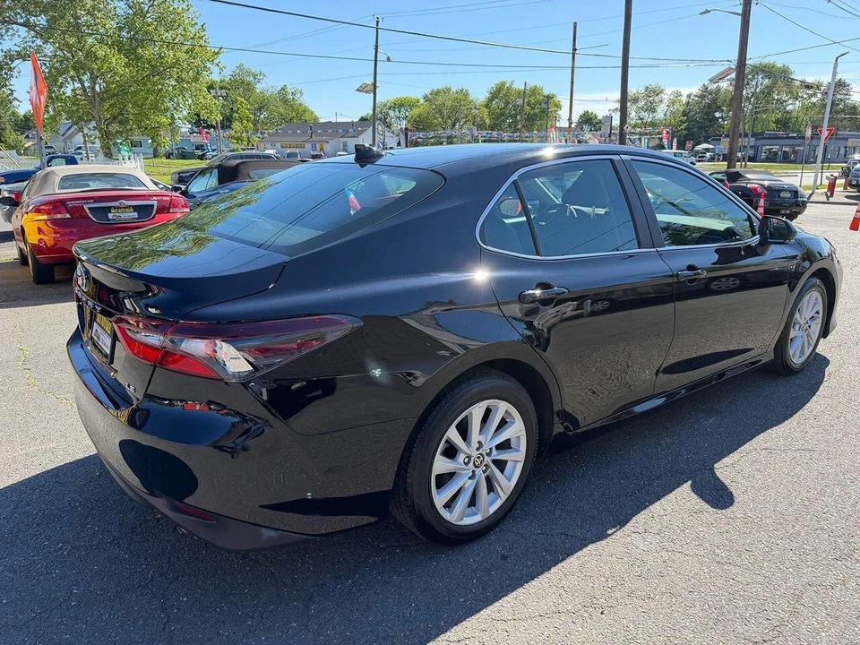 2021 Toyota Camry 8th Gen - Image 21 of 24