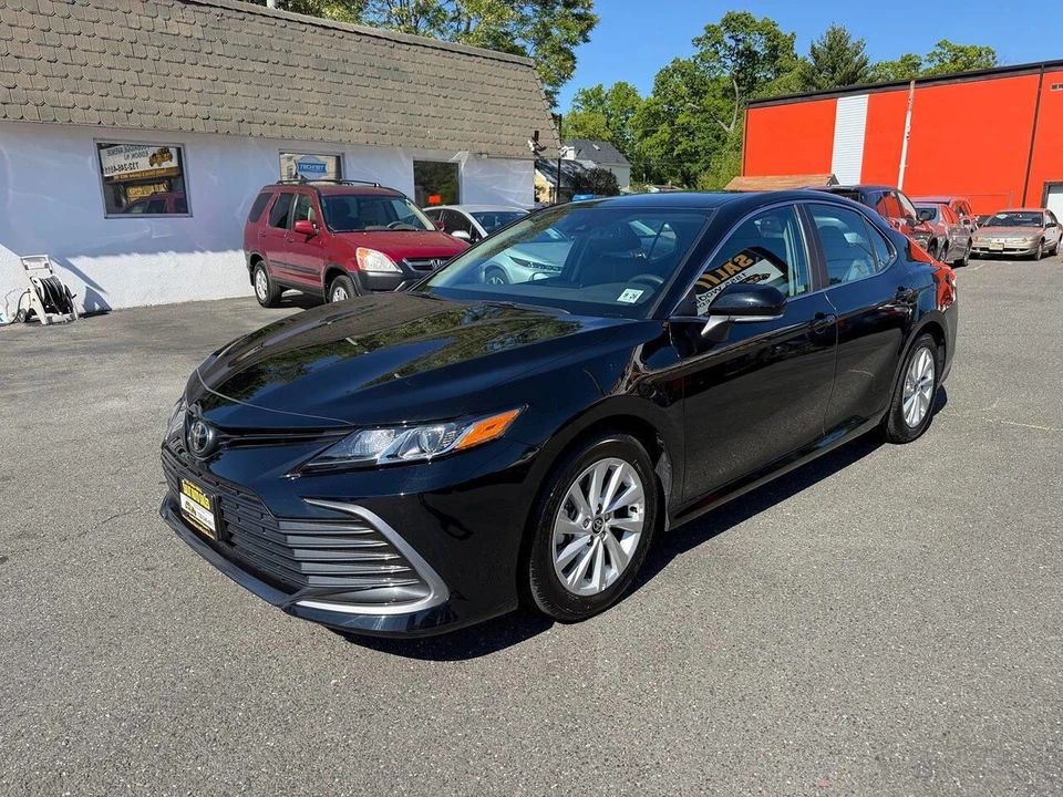 2021 Toyota Camry 8th Gen - Image 18 of 24