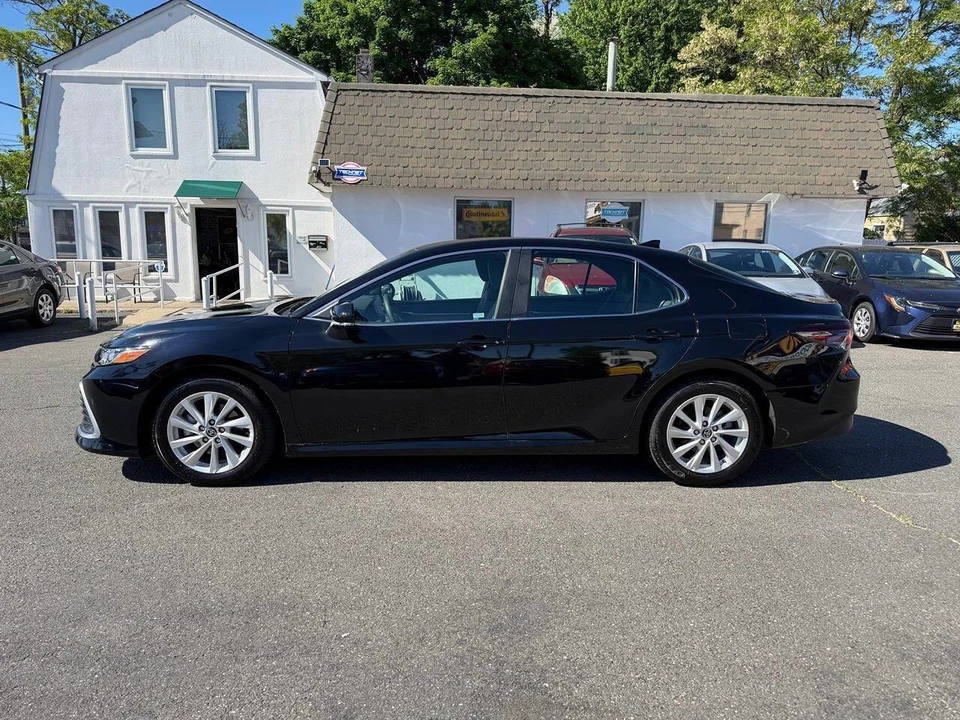 2021 Toyota Camry 8th Gen - Image 19 of 24