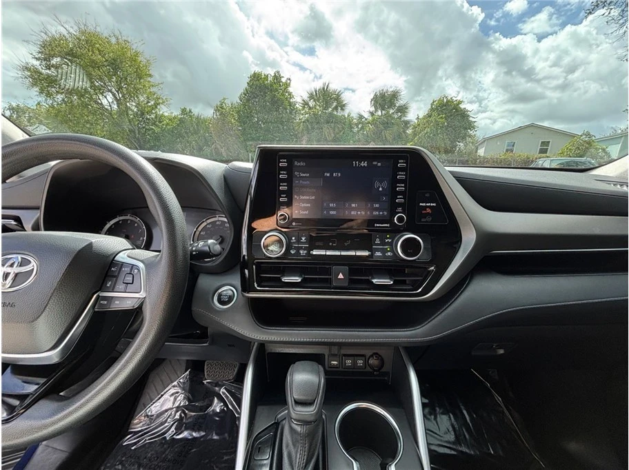2021 Toyota Highlander - Image 11 of 21