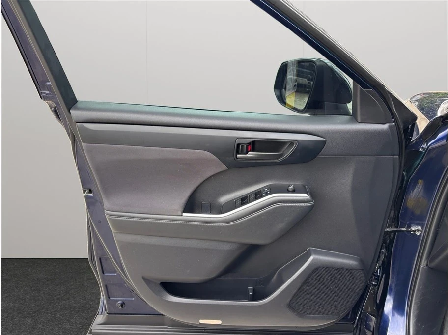 2021 Toyota Highlander - Image 15 of 21