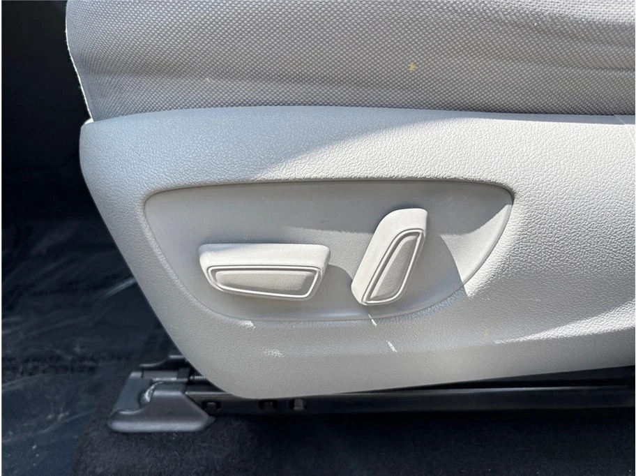 2021 Toyota Highlander - Image 18 of 21