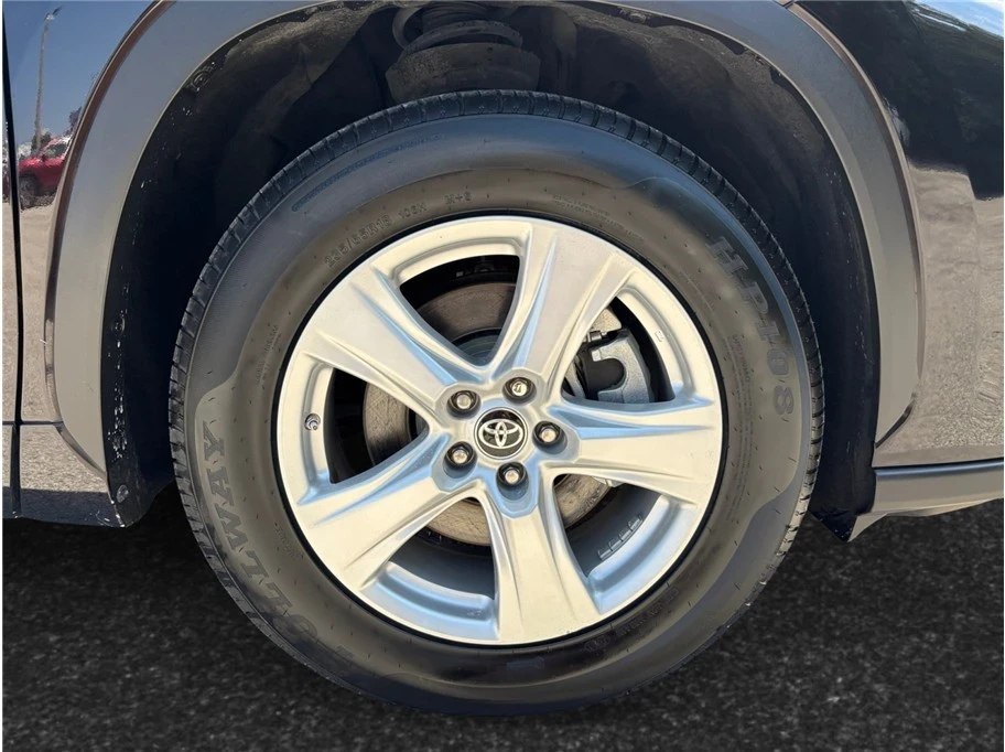 2021 Toyota Highlander - Image 13 of 21