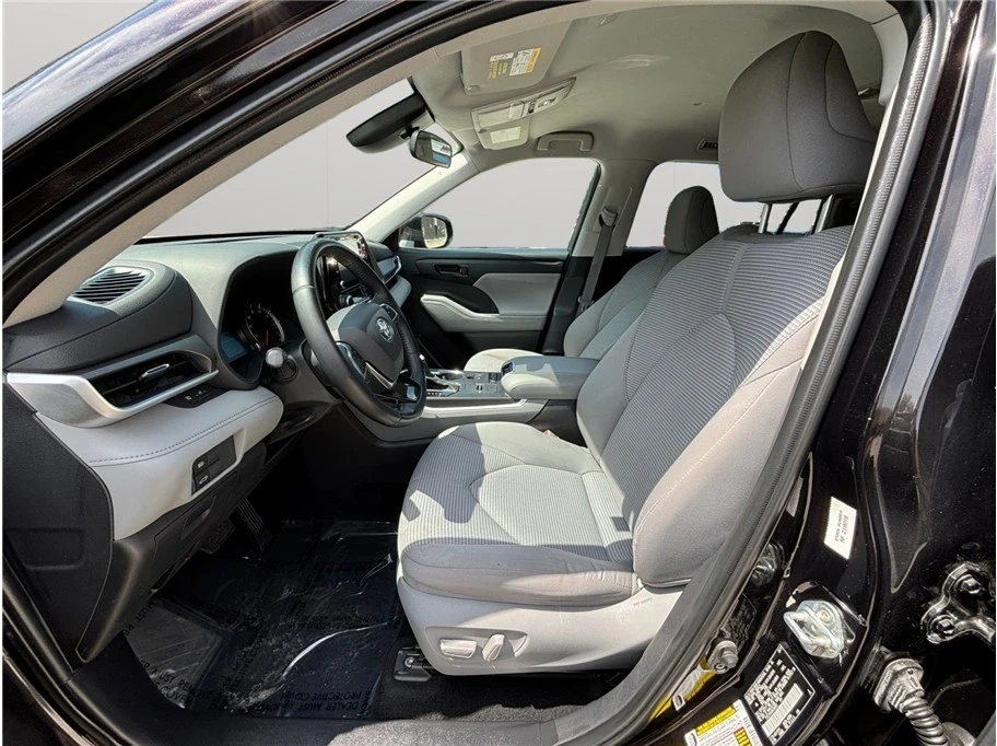 2021 Toyota Highlander - Image 2 of 21