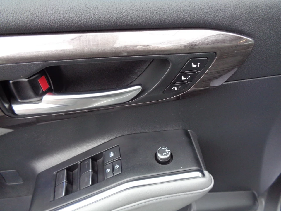 2021 Toyota Highlander - Image 13 of 21