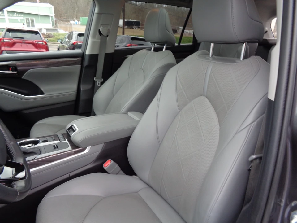 2021 Toyota Highlander - Image 16 of 21