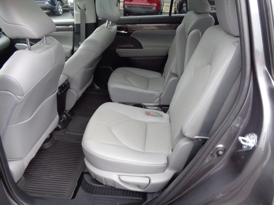 2021 Toyota Highlander - Image 18 of 21