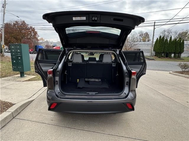 2021 Toyota Highlander - Image 19 of 21