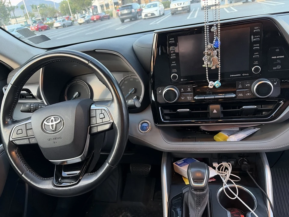 2021 Toyota Highlander - Image 15 of 19