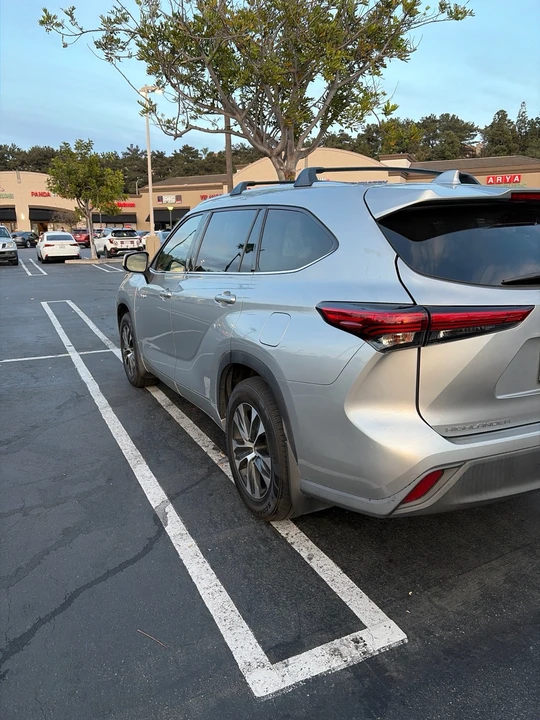 2021 Toyota Highlander - Image 3 of 19