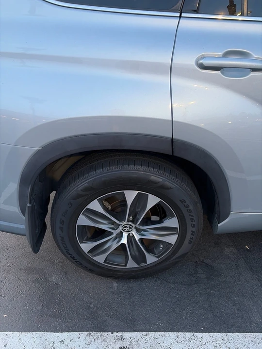 2021 Toyota Highlander - Image 11 of 19