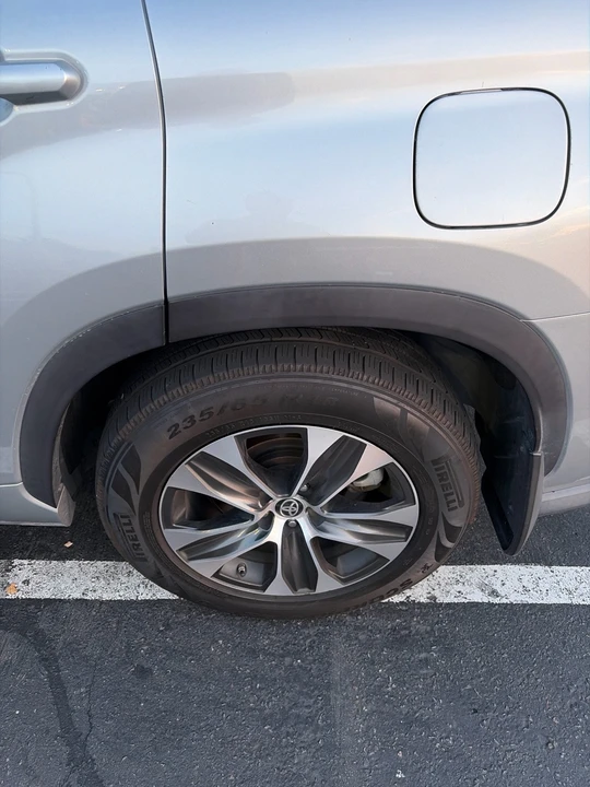 2021 Toyota Highlander - Image 10 of 19