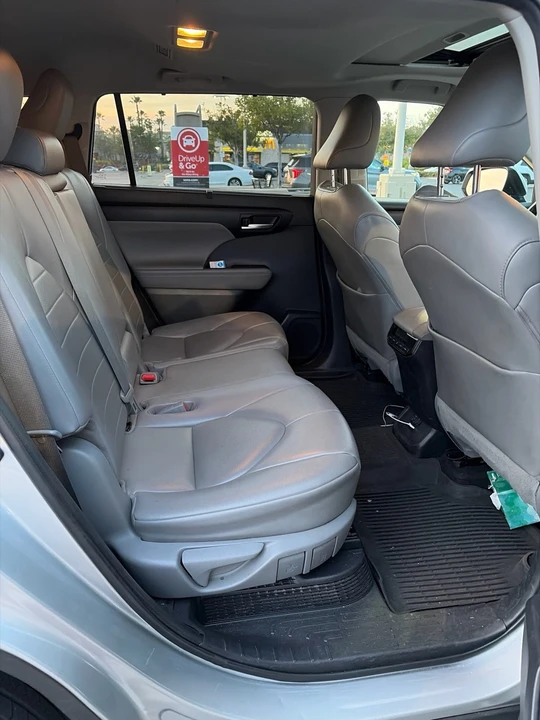 2021 Toyota Highlander - Image 17 of 19