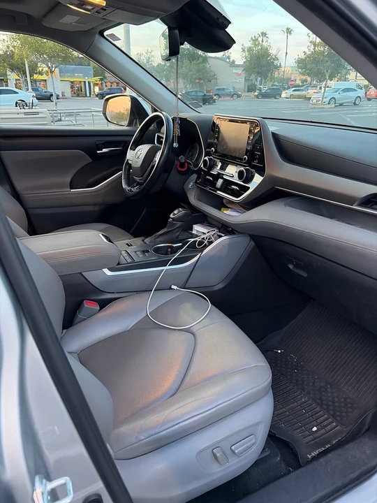 2021 Toyota Highlander - Image 14 of 19