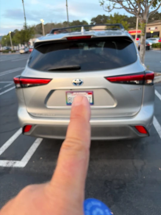 2021 Toyota Highlander - Image 2 of 19