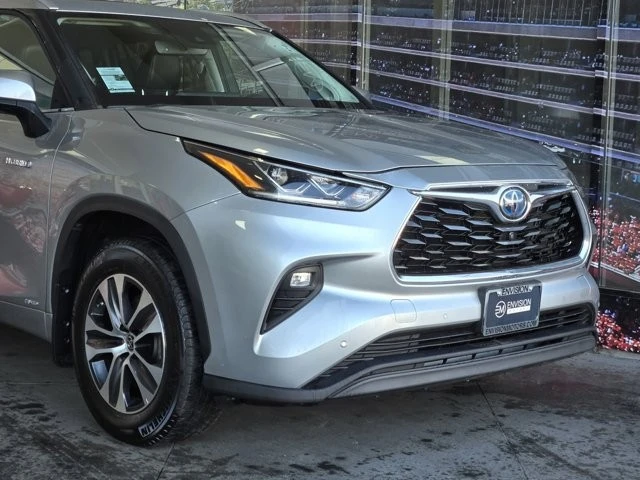 2021 Toyota Highlander - Image 2 of 12