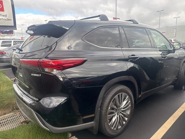 2021 Toyota Highlander - Image 2 of 12