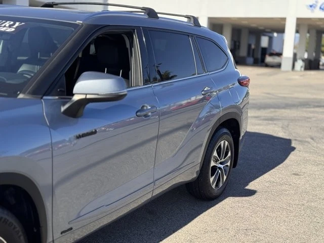 2021 Toyota Highlander - Image 9 of 12