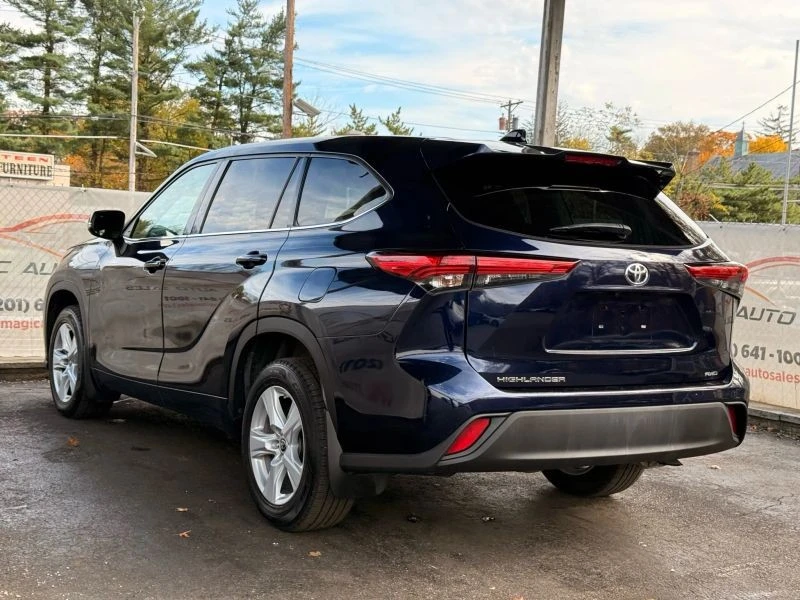2021 Toyota Highlander - Image 9 of 12