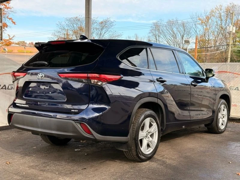 2021 Toyota Highlander - Image 11 of 12