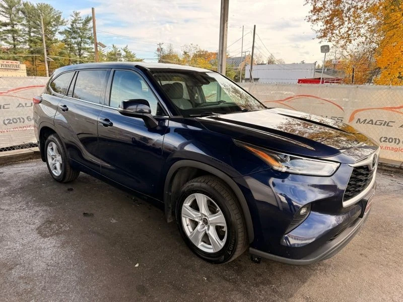 2021 Toyota Highlander - Image 7 of 12