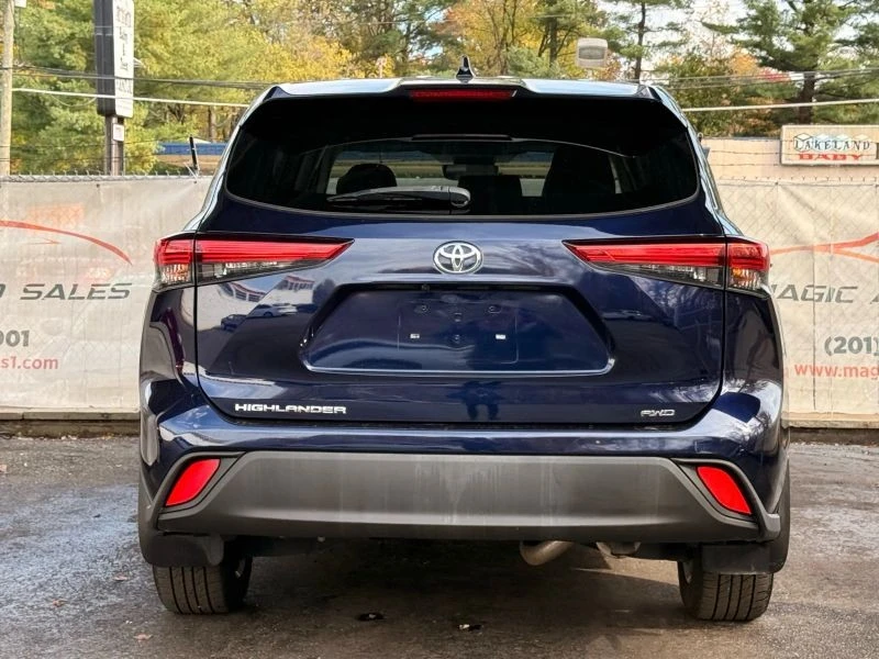 2021 Toyota Highlander - Image 10 of 12