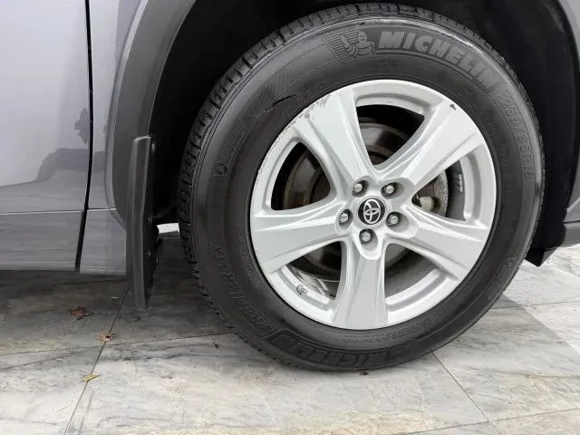 2021 Toyota Highlander - Image 11 of 12