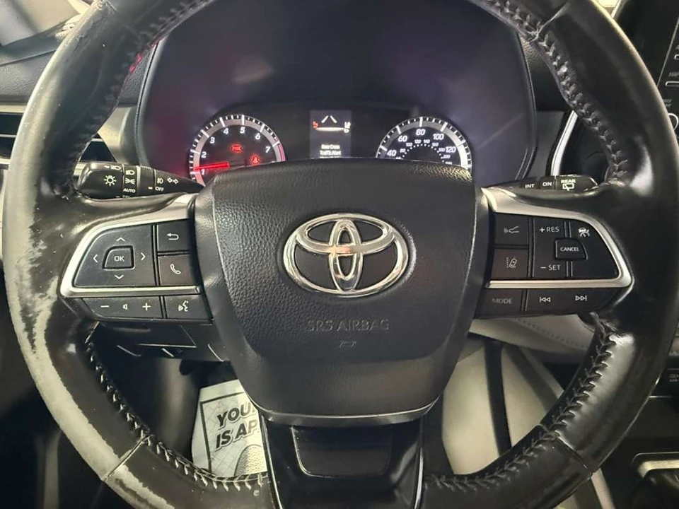 2021 Toyota Highlander - Image 10 of 31