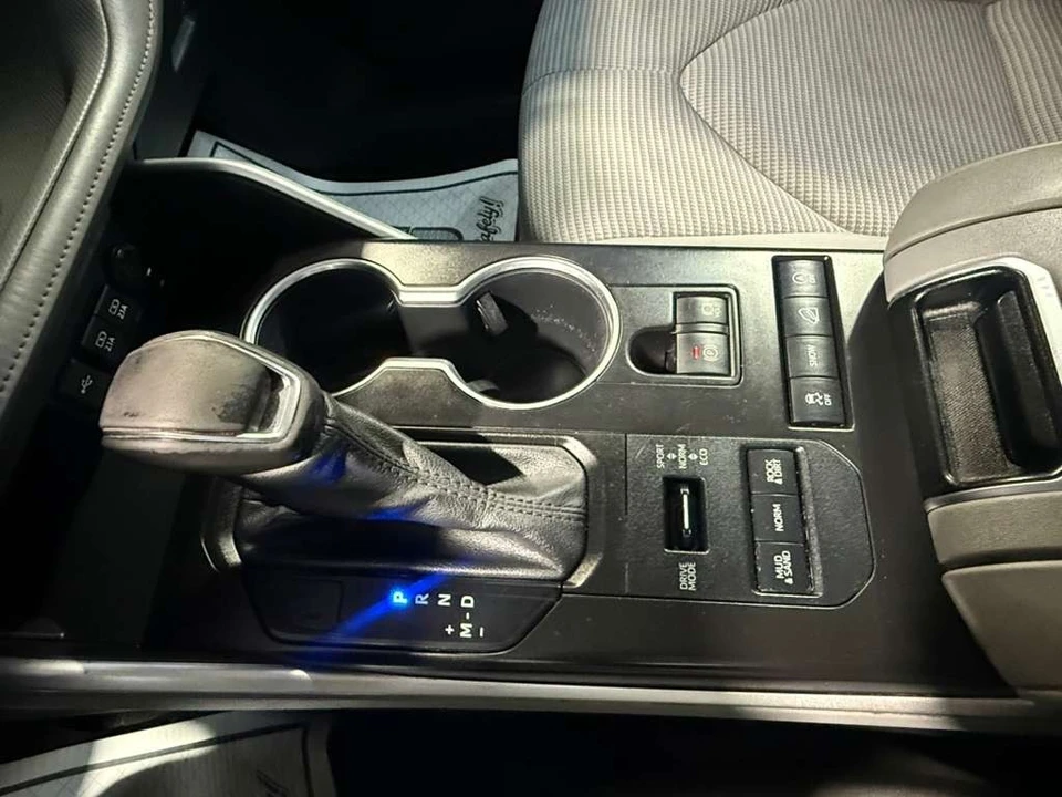 2021 Toyota Highlander - Image 20 of 31
