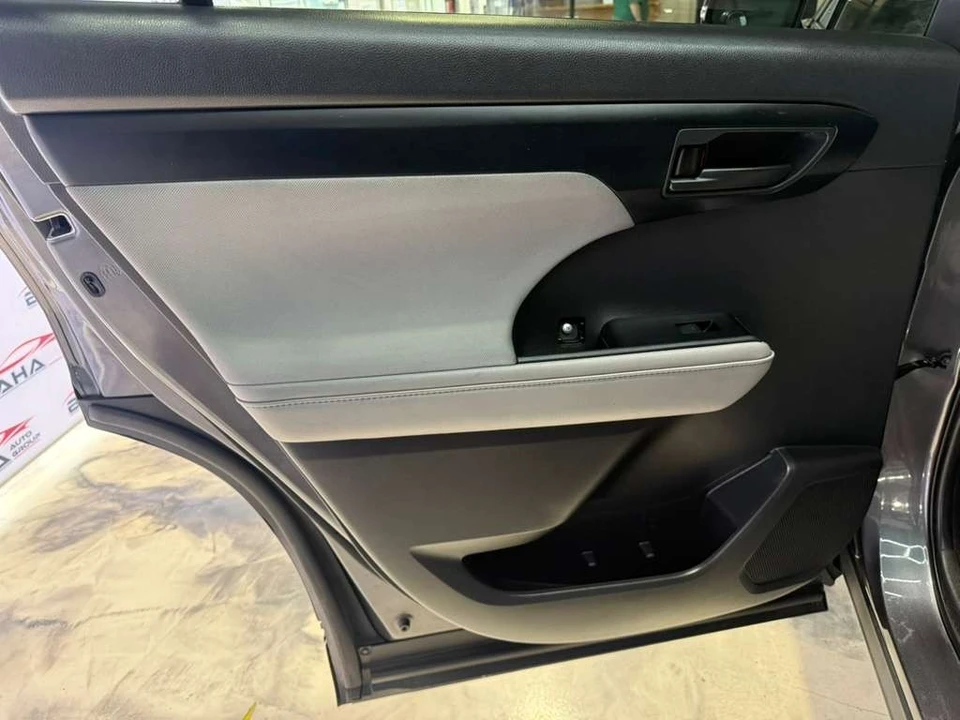2021 Toyota Highlander - Image 29 of 31